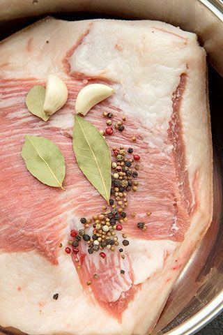 Slanina fiartă cu usturoi/Boiled Pork Back Fat With Garlic